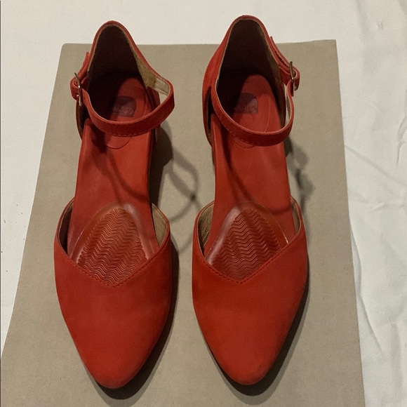 Bared Footwear Red Heels Elegant Design - Picture 1 of 8